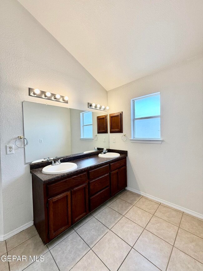 Building Photo - 12720 Tierra Mina Dr