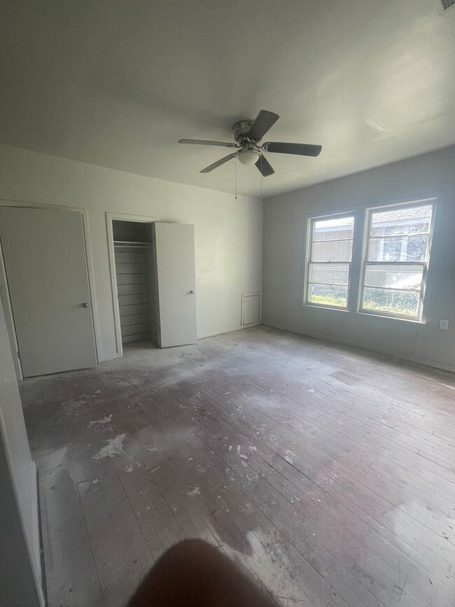 Building Photo - 3 bedroom, 2 bath