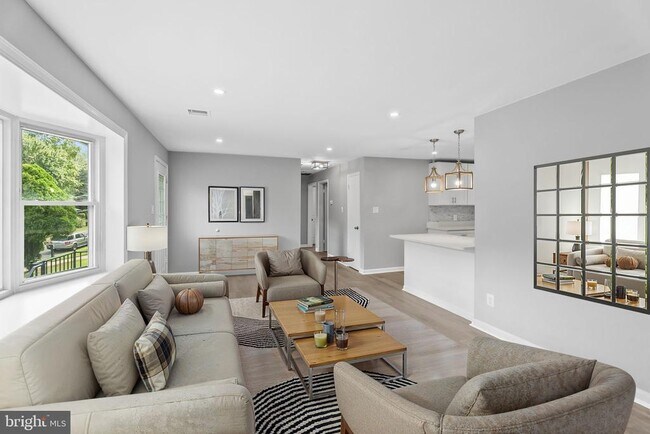Building Photo - 5822 Brookview Dr