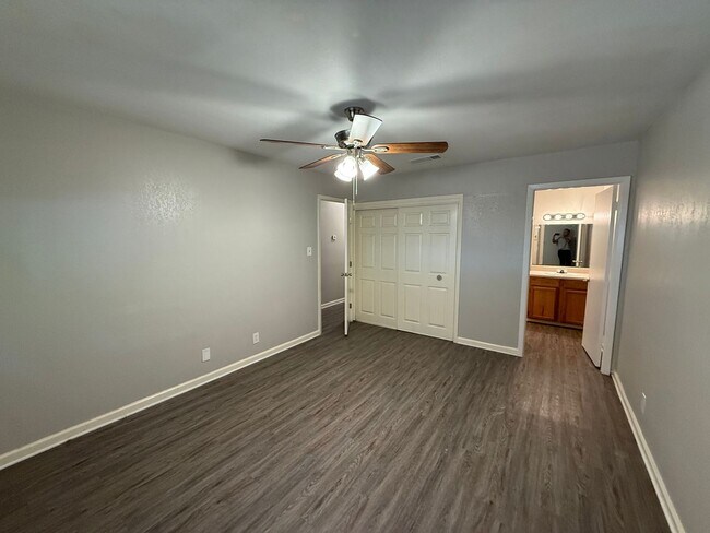Building Photo - 7236 Montgomery Dr