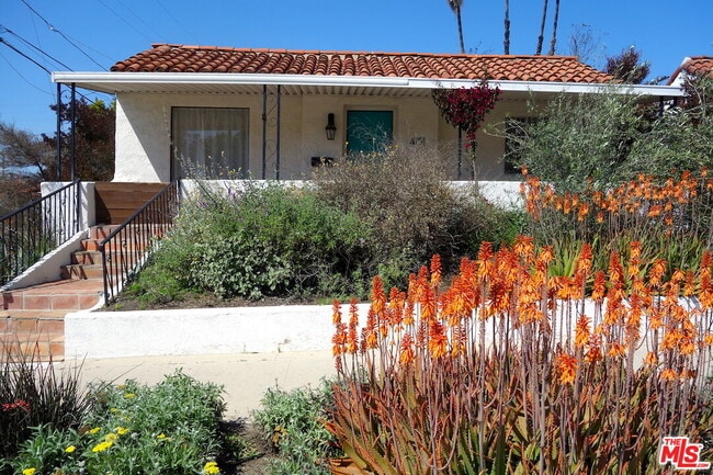 Primary Photo - 4751 Lincoln Ave
