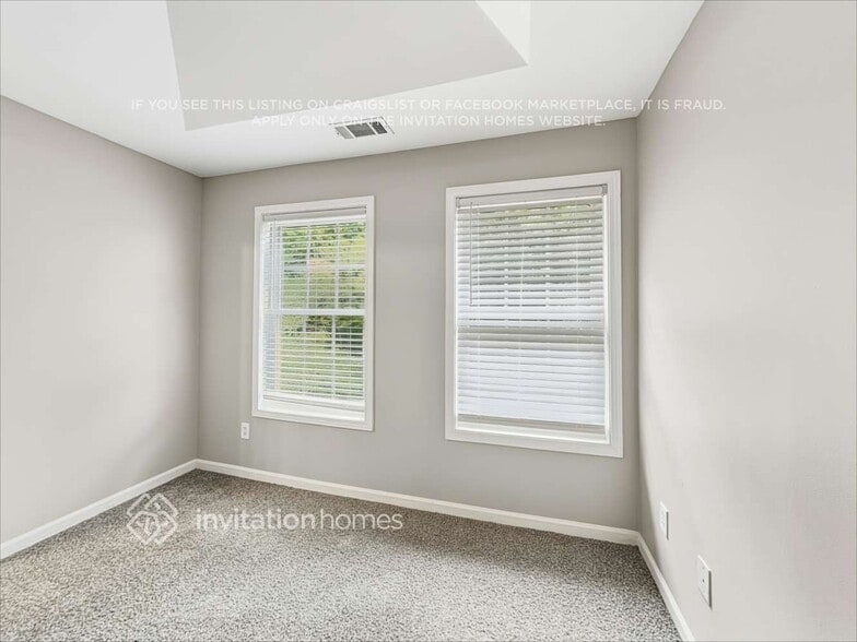 Building Photo - 4730 Camelot Dr