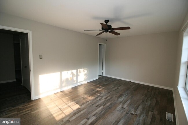 Building Photo - 114 Barnsfield Ct