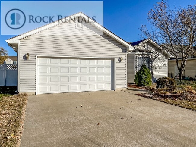Building Photo - Beautiful 3 Bed 2 Bath Home in Quiet Neighborhood