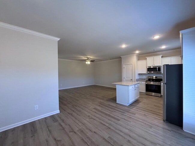 Building Photo - 168 Chase Xing