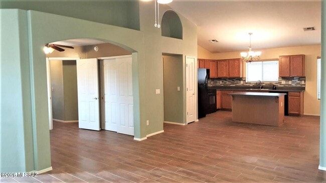 Building Photo - 10835 S Piety Hill Dr