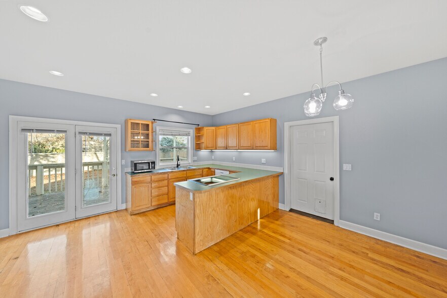 Building Photo - 2275 NE Nuttail Ct