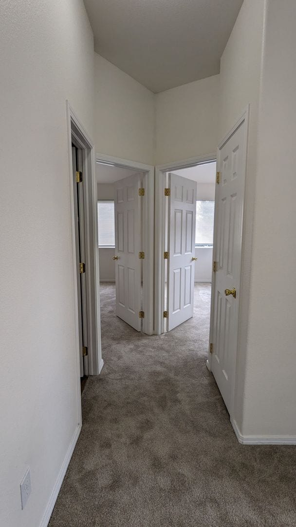Building Photo - 3 BED/2.5 BATH TOWNHOME IN UNIVERSITY VILL...