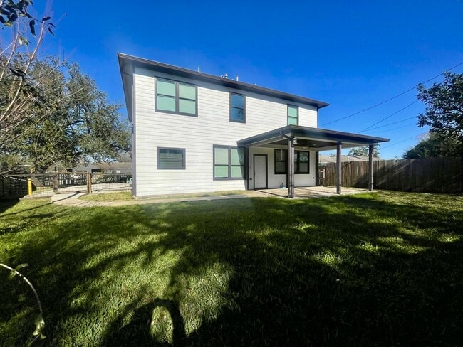 Building Photo - 6641 Midfield Dr