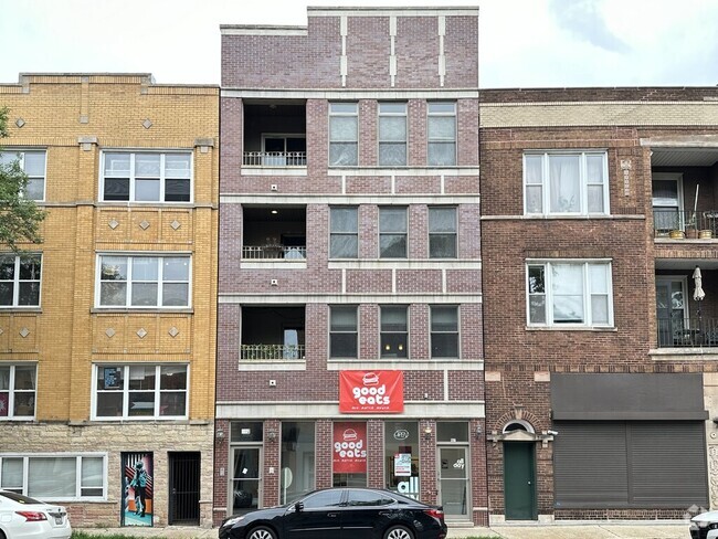 Building Photo - 907 N Damen Ave