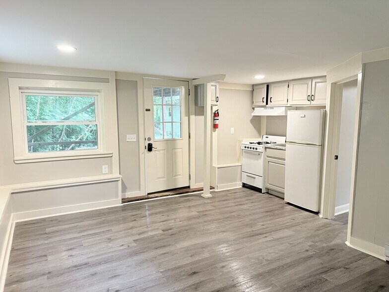 Primary Photo - Pet-friendly! | Utilities included!