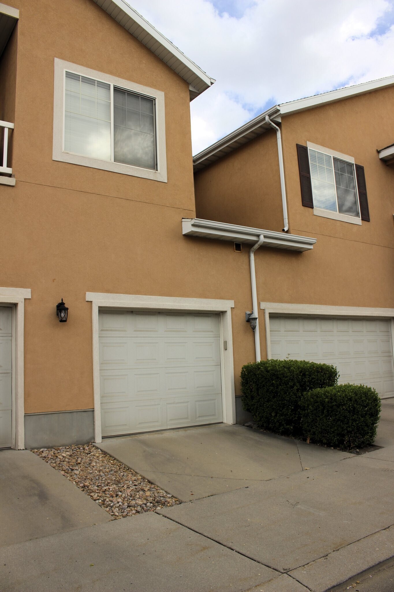 Building Photo - 1145 Canyon Meadow Dr