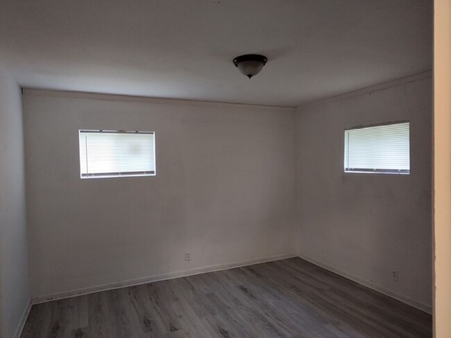 Building Photo - 2 bedroom 1 bath apartment Maryville ( Blo...