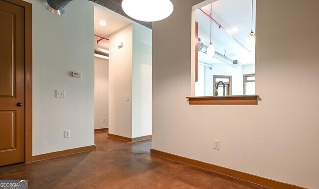 Building Photo - 250 Martha Dr