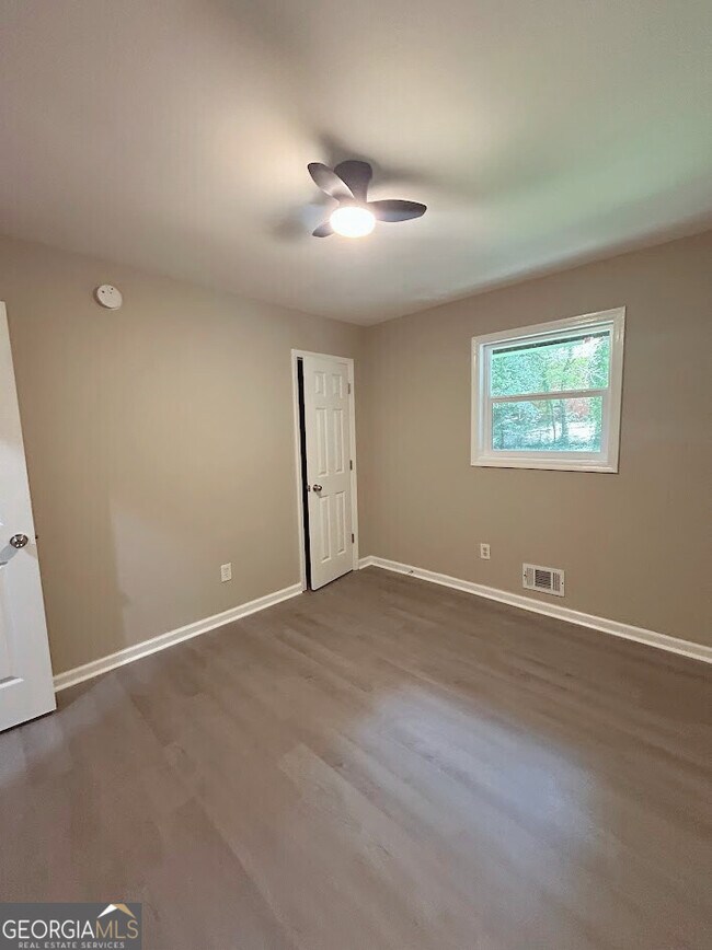 Building Photo - 3793 Rainbow Dr