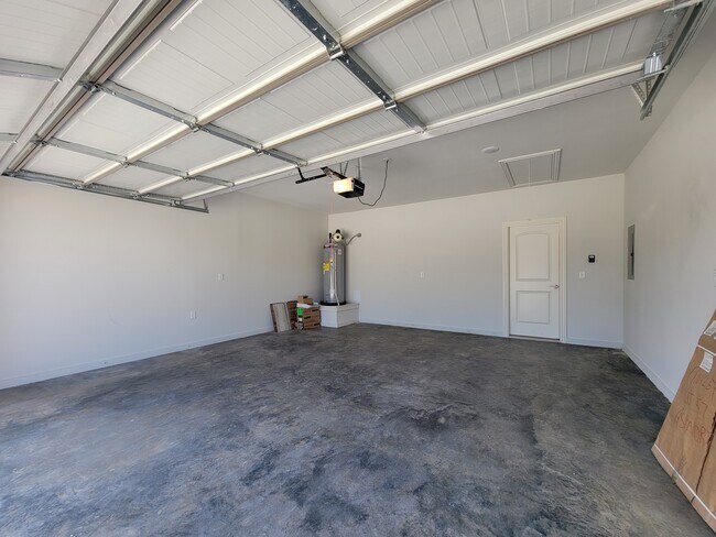 Building Photo - 1041 N Skyline Lndg Lp