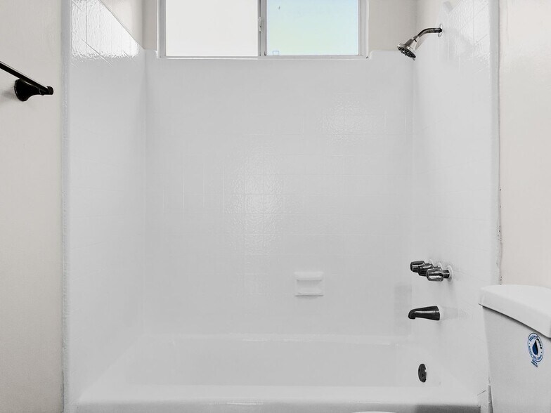 Building Photo - 4533 Pickford St
