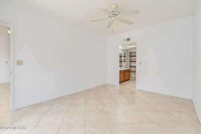 Building Photo - 4461 E Bullrush Ln