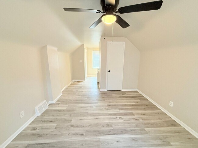 Building Photo - Renovated 3-Bedroom Home – We Welcome Sect...