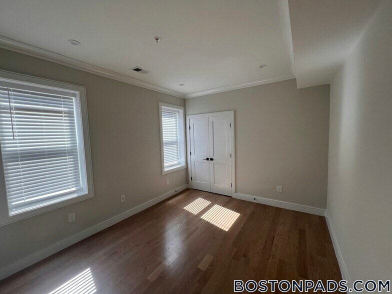 Building Photo - 161 Allston St