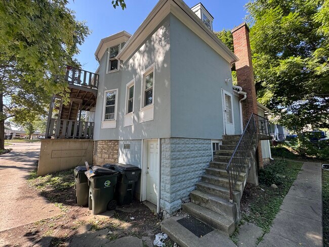 Building Photo - 137 E Washington St