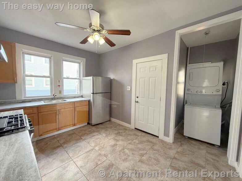 Building Photo - 196 Sherman St