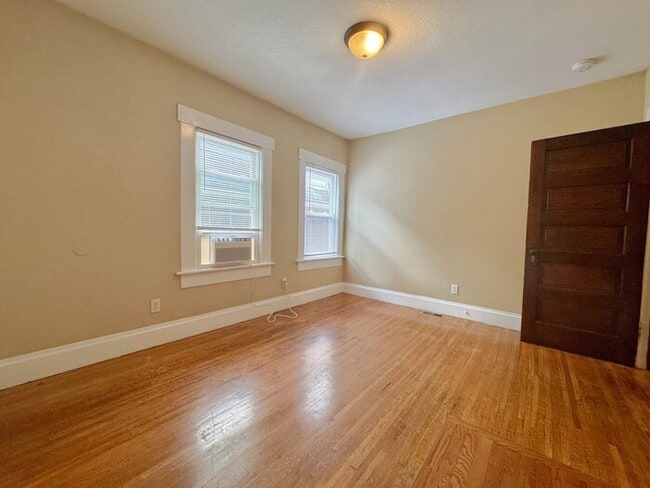 Building Photo - 6 Bedroom on Campus