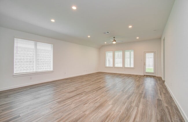 Building Photo - 10011 Angelina Wds Ln