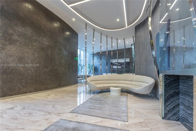 Building Photo - 1000 Brickell Plaza