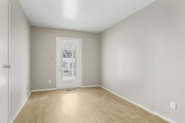 Building Photo - Cozy Ranch Home 30 Night Min Quiet Reynoldsburg