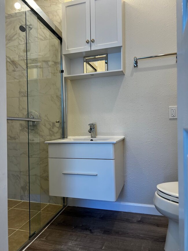 Building Photo - Great Inner Sunset Studio For Rent