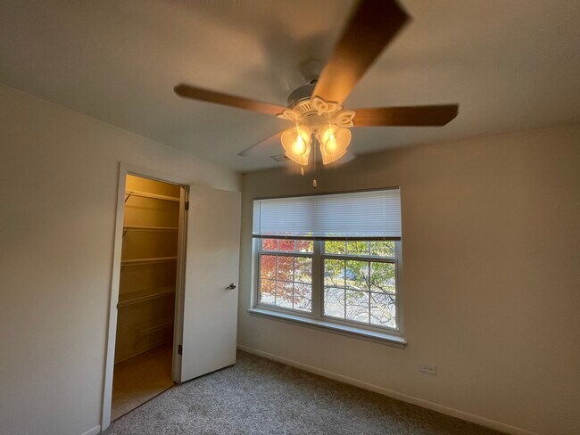 Building Photo - 107 Bent Tree Ln