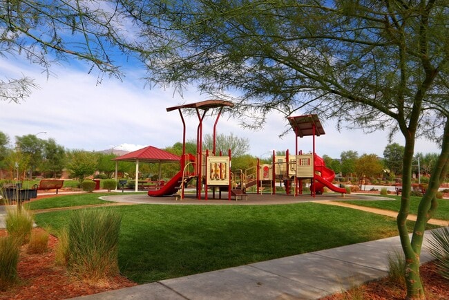 Building Photo - Immaculate 4 Bedroom Home