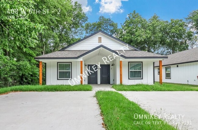 Primary Photo - 408 W 6th St