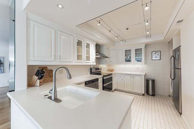 Building Photo - American Towers Furnished Condominium Downtown Salt Lake City