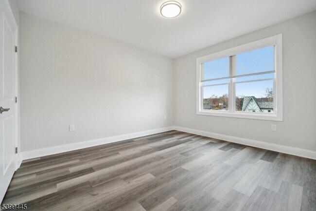 Building Photo - 246 Main St