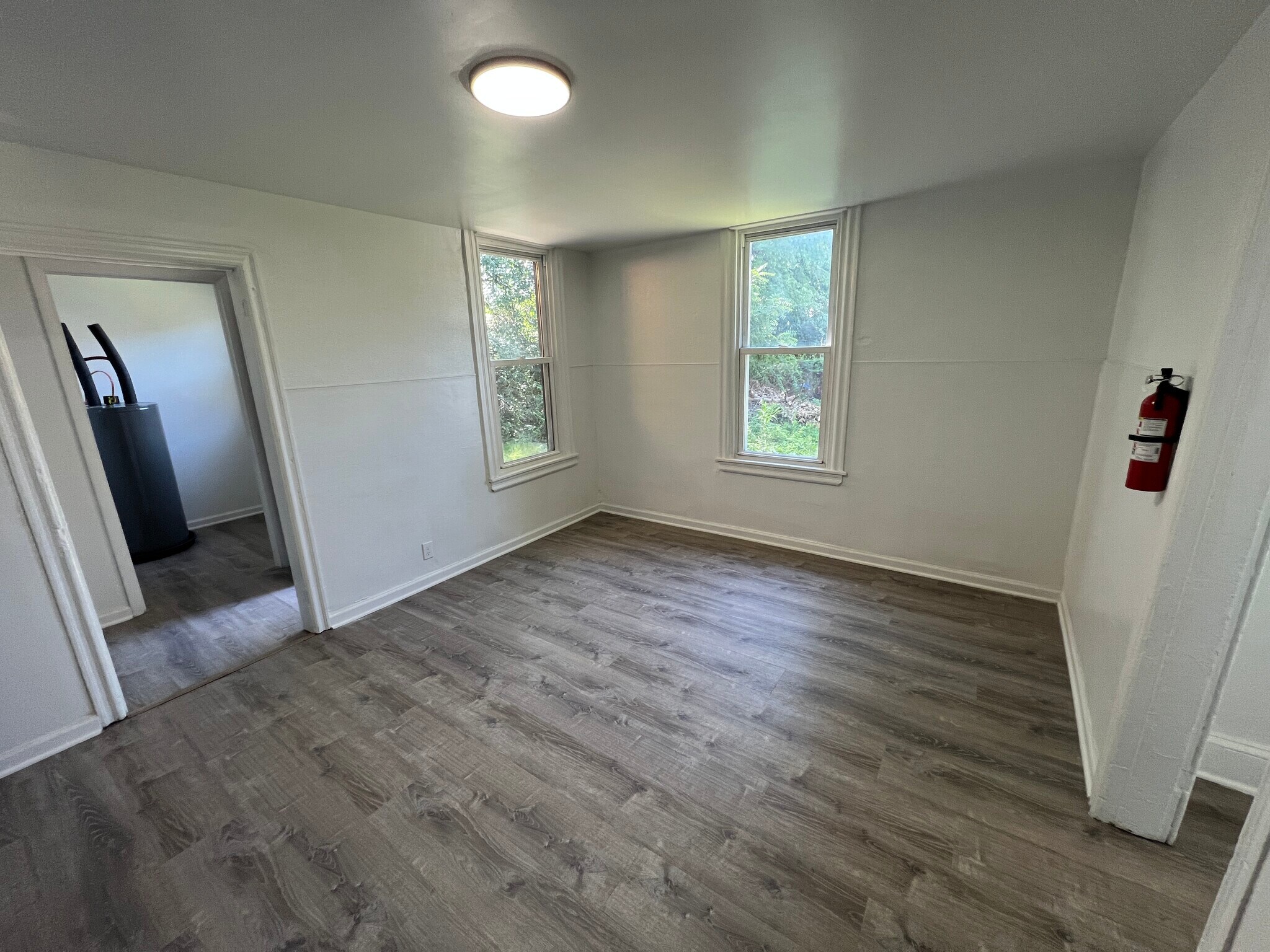 Building Photo - 2921 W 6th St