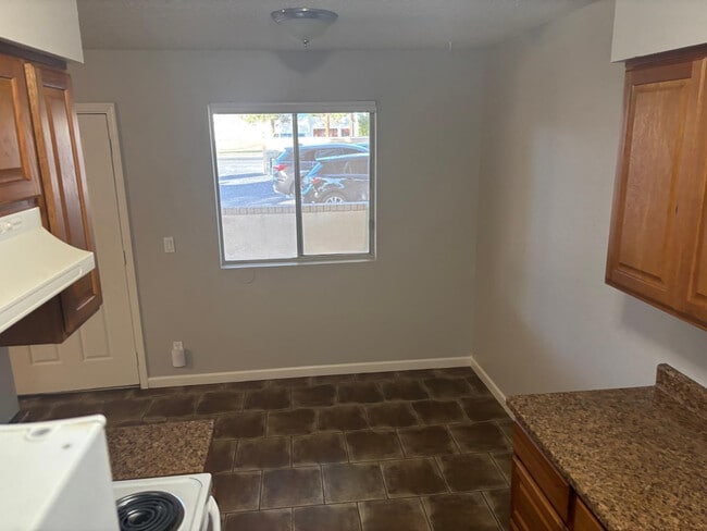 Building Photo - 321 N Horne