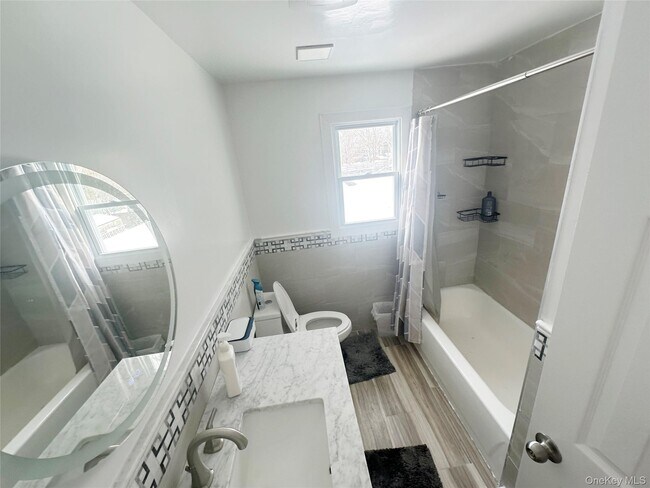 Building Photo - 15 Mida Ct