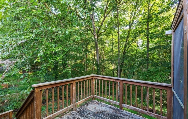 Building Photo - Absolutely Gorgeous Rambler in Great Location!