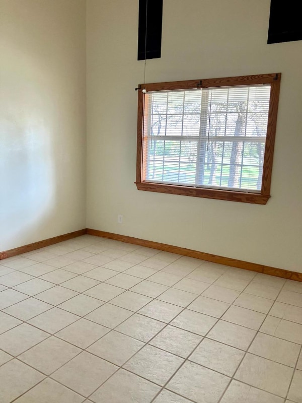 Building Photo - 910 Perry Ln