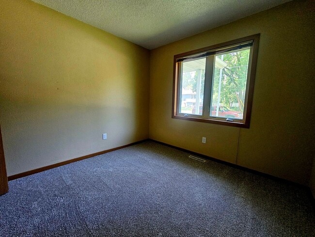 Building Photo - 3 Bedroom House built in 2003 Located in a...