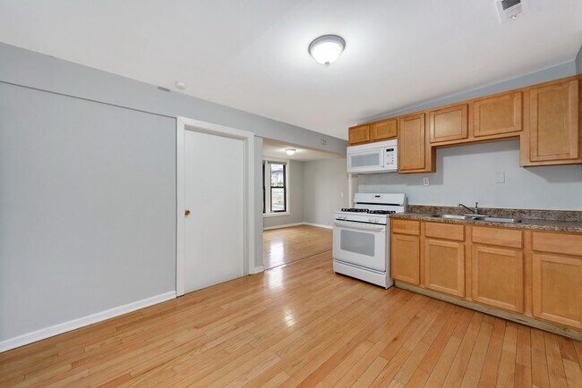 Building Photo - 2606 W Le Moyne St