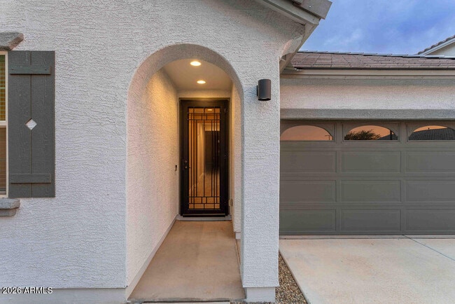 Building Photo - 14341 W Smoketree Dr