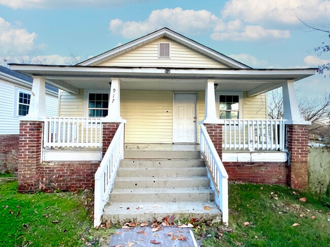 Building Photo - 917 Reid St