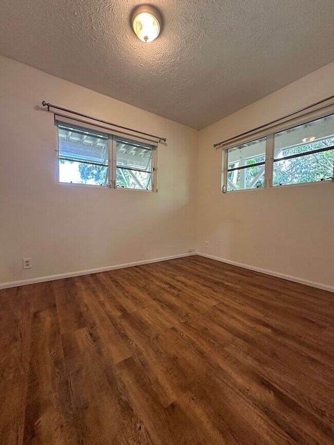 Building Photo - Nuuanu Pali Ground floor 3 bed, 1 ba including utilities and parking stall, pet negotiable