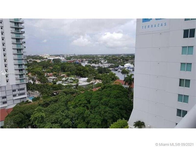 Building Photo - 1871 NW South River Dr