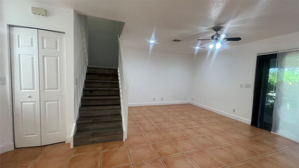 Building Photo - 1432 SW 47th Ave