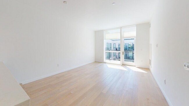 Building Photo - 370 9th St