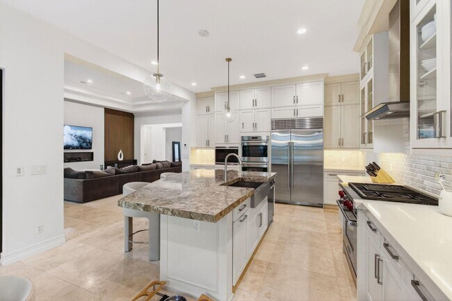 Building Photo - 17662 Cadena Dr